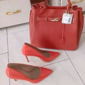 ensemble sac à main et talon rouge